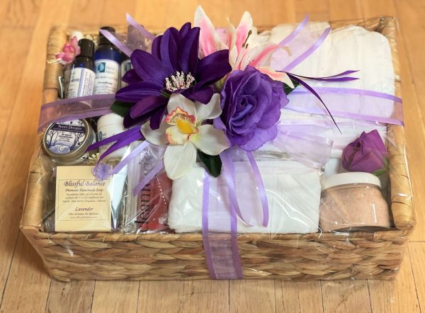 Deluxe Spa Gift Basket for Women [With Smokeless Candles]