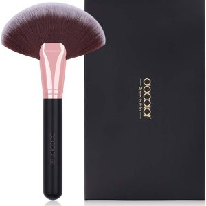 Makeup Highlighting Fan Brush Cheeks - Bronzers an Highlighter Kit